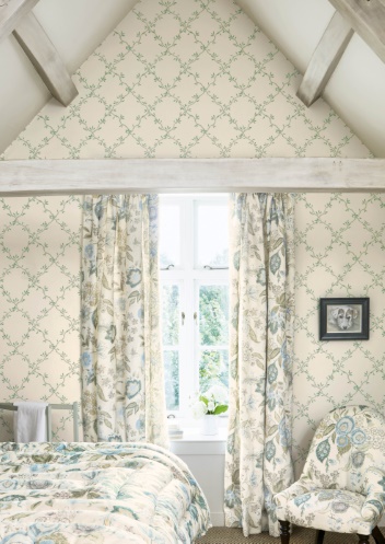 Leaf Trellis Wallpaper in Ivory/Green by Colefax and Fowler